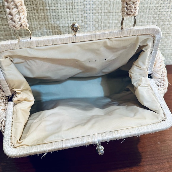 🌟2xHP🌟VTG 1960-70s Crocheted Cream Raffia Kiss Clasp Satchel Bag Jordan Marsh - Picture 4 of 12